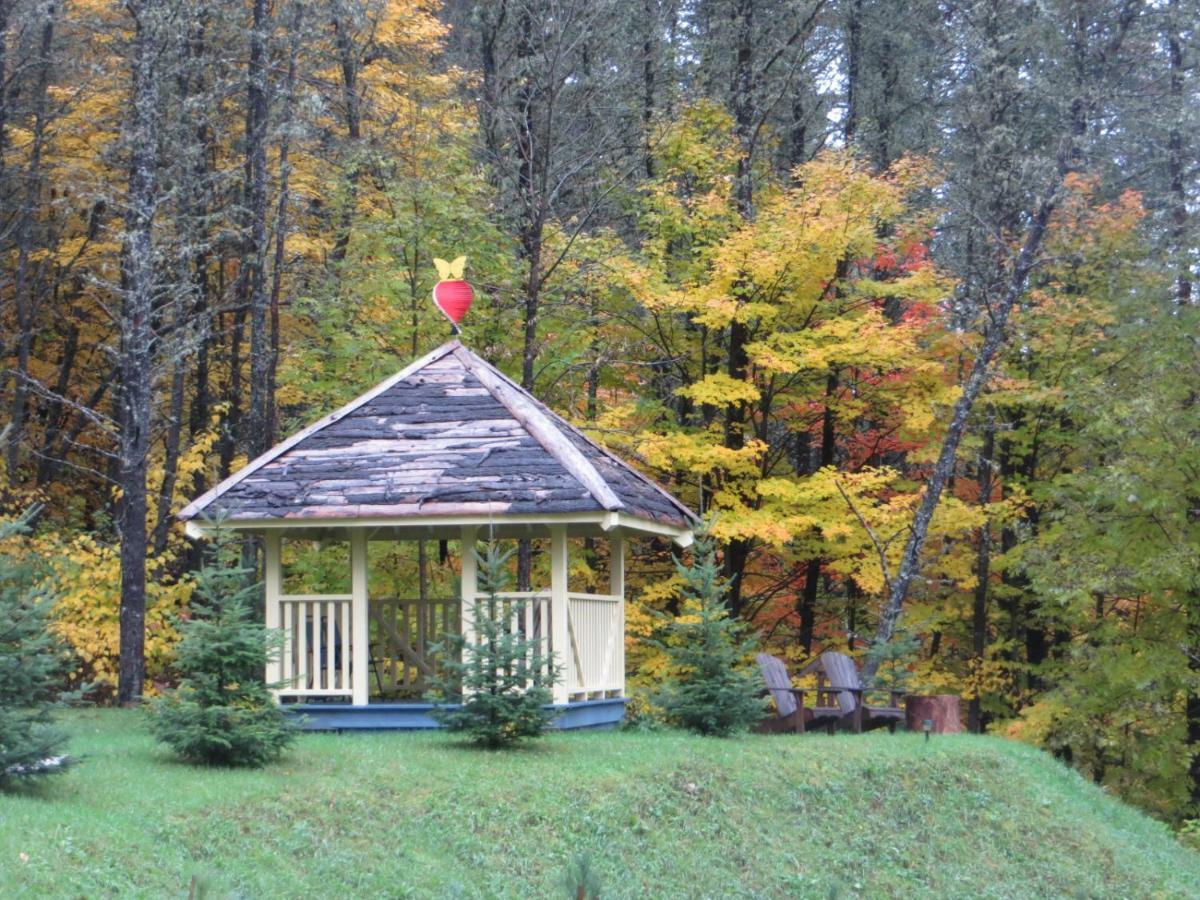 La Maison Sous Les Arbres Saint Roch de Mekinac Exteriér fotografie